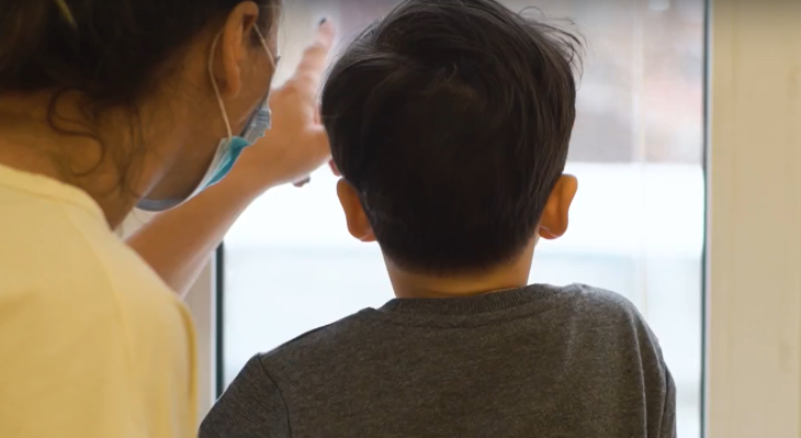 Врач-инфекционист объяснил опасность омикрона для детей