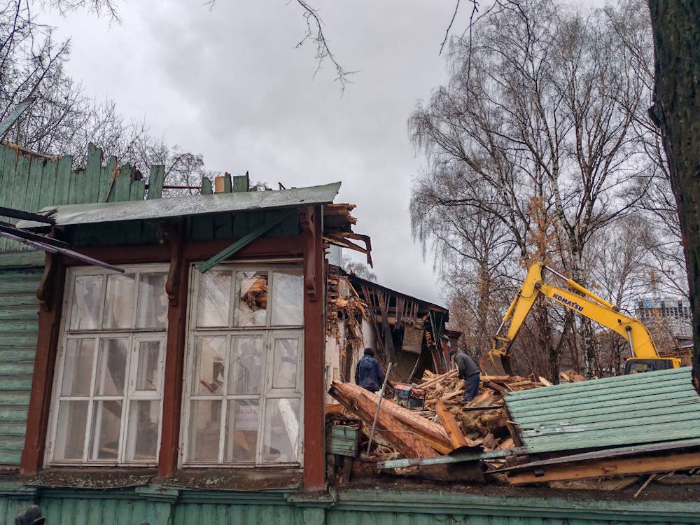 В начался снос ветхих зданий старой инфекционной больницы