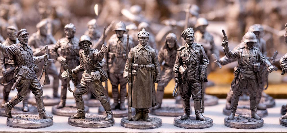 художники из Перми и Екатеринбурга создают оловянных солдатиков по технологиям 18 века