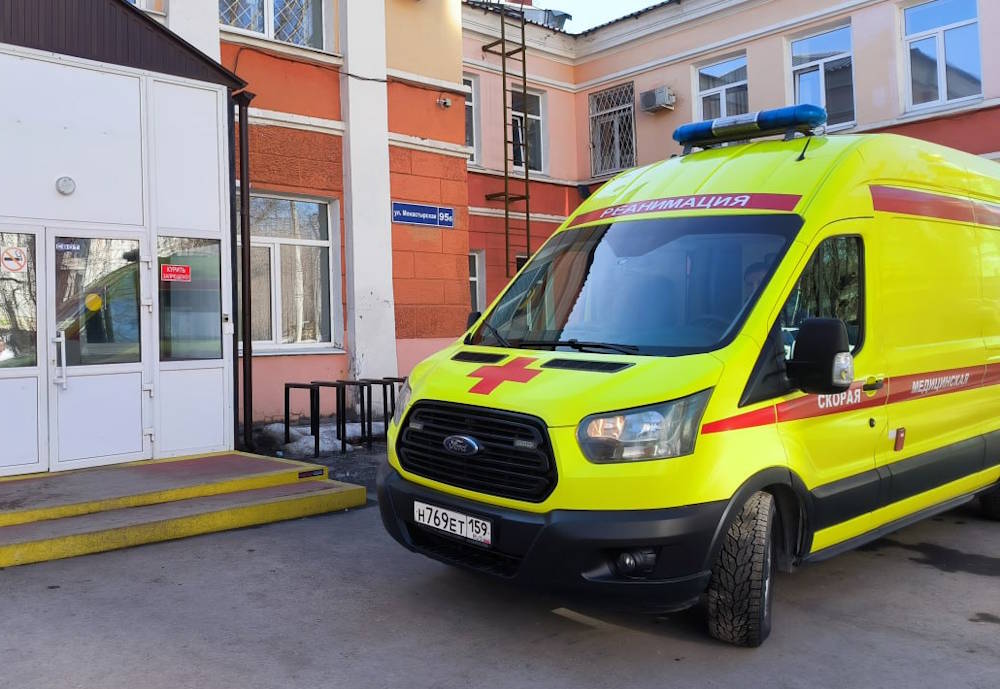 От падения снега с крыш в марте пострадали 13 пермяков