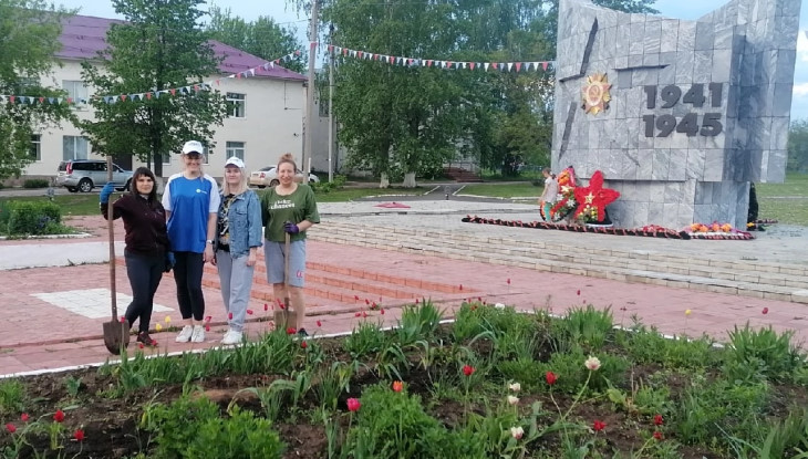 Энергетики «Пермэнерго» в канун Дня памяти и скорби привели в порядок территории у воинских памятников и мемориалов 