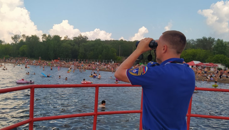 В Перми спасли мужчину, который пытался переплыть Каму