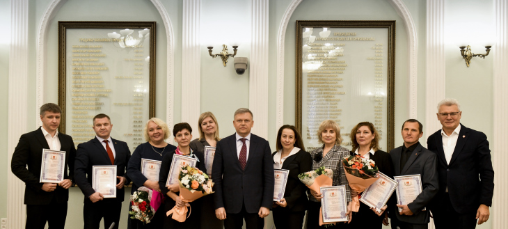 Мэр Перми Алексей Дёмкин наградил педагогов, принявших участие в гуманитарной миссии на Донбассе