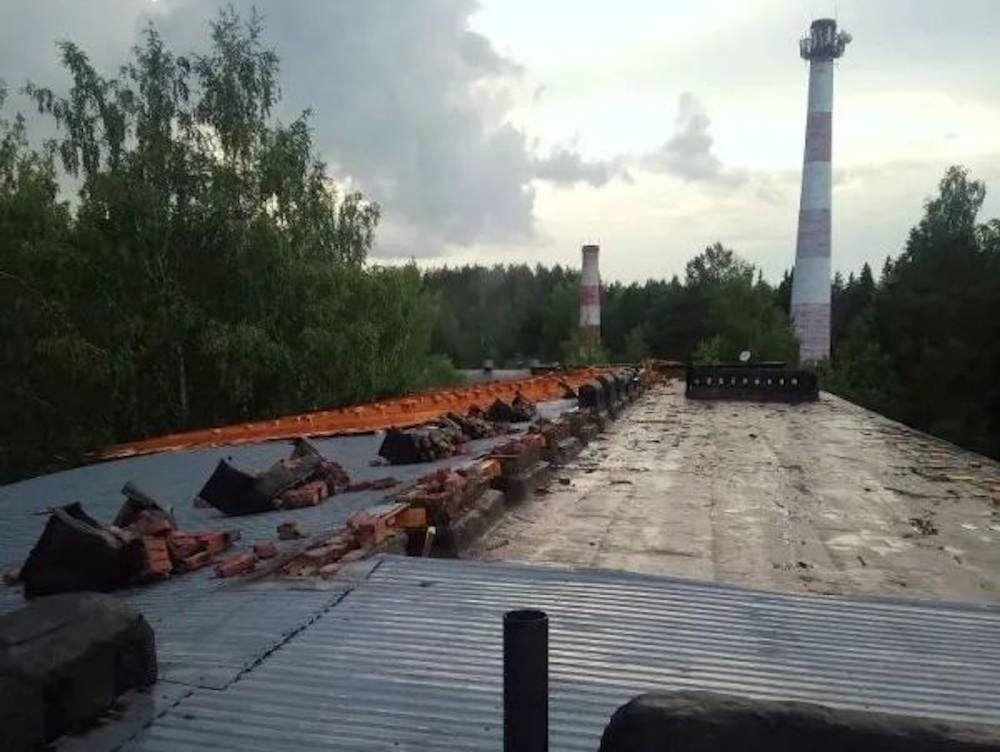 В Перми ветер сорвал часть кровли с общежития Политеха