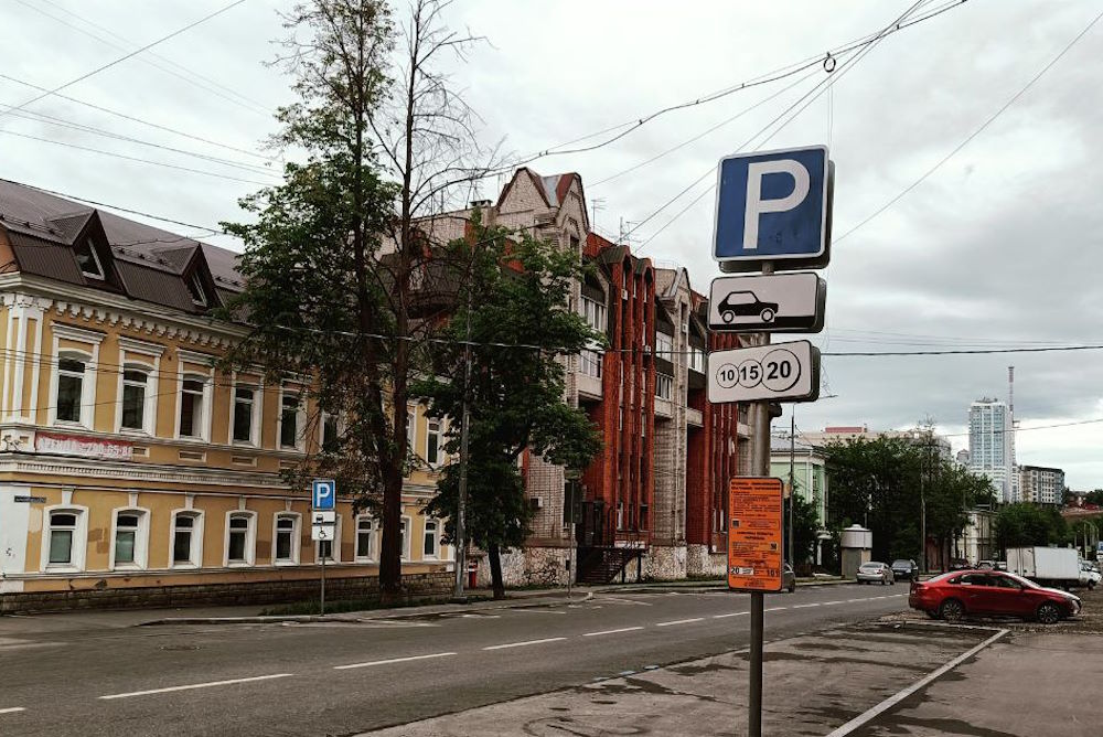 В Перми сократилось число автопатрулей, контролирующих зону платной парковки