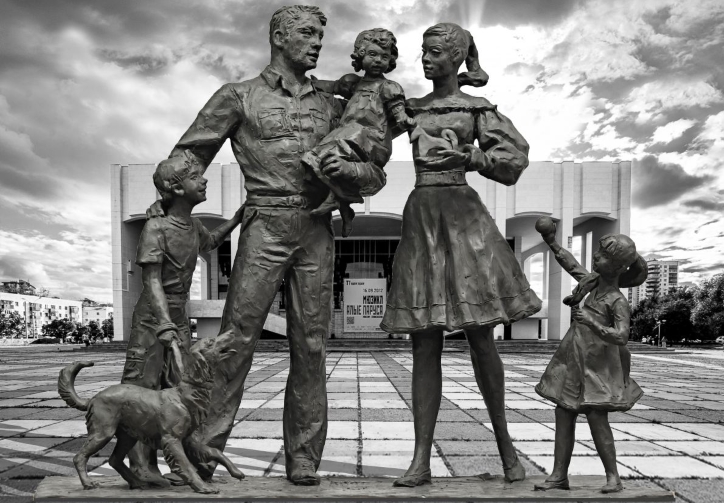 Для установки скульптуры «Счастливая семья» не требуется разрешение городского совета по топонимике