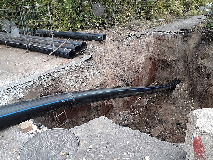 При проведении работ все потребители остаются с водой – водоснабжение осуществляется по соседнему водоводу диаметром 800 мм.