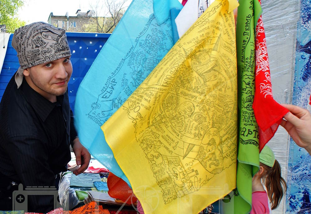 В Перми начали выпускать платки с рисунками о городе
