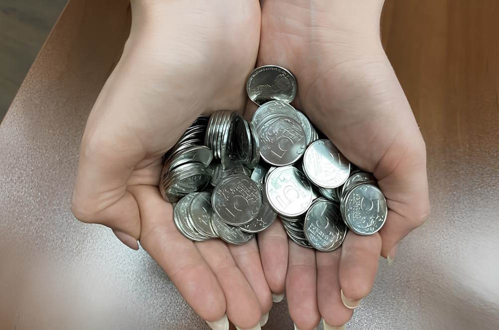 Сдать мелочь в банк акция. Суниверы монетная неделя. Сдать мелочь в банк акция. Сдать мелочь в банк акция. Акция монетная неделя.