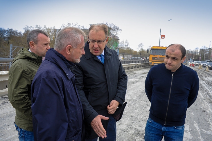 Сегодня во время выездного совещания по ремонту Коммунального моста глава города Дмитрий Самойлов объявил выговор главному инженеру МКУ «Пермблагоустройство» 
