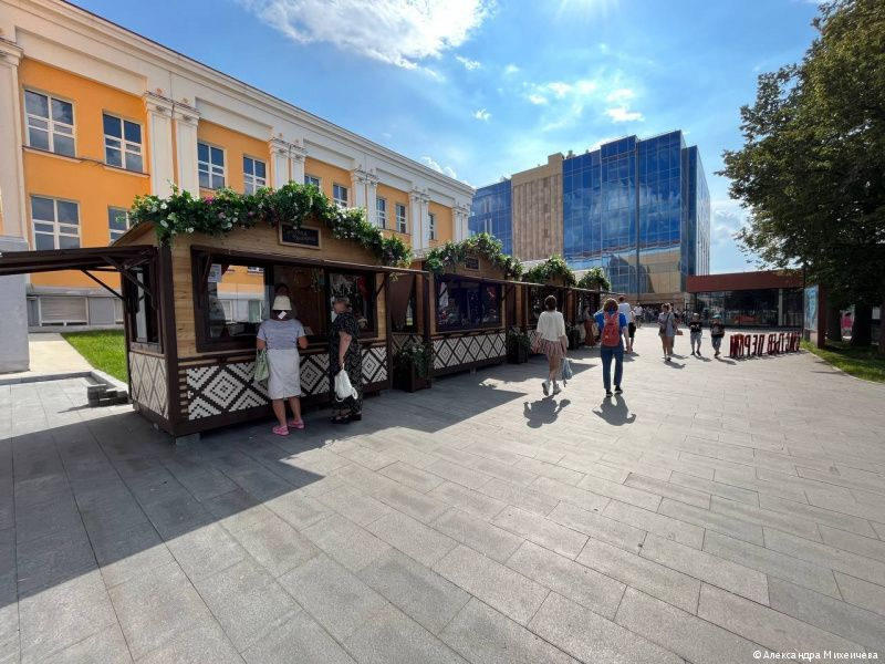 На Соборной площади и в Театральном саду открылись ярмарочные домики