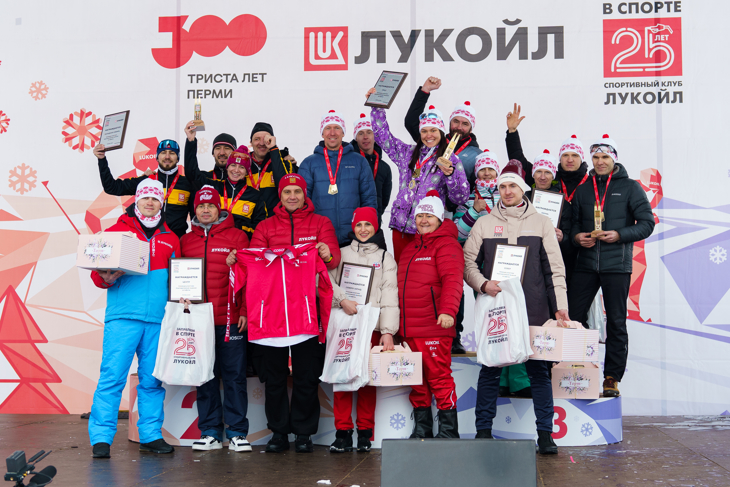 Две тысячи нефтяников из 6 регионов страны приняли участие в корпоративном фестивале лыжного спорта