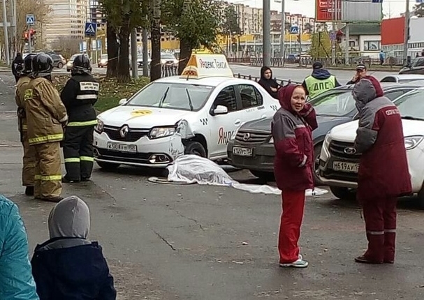 В Перми таксист насмерть сбил пешехода на тротуаре