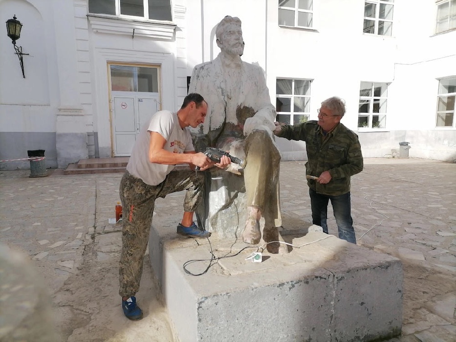В Перми отреставрируют памятник Чехову, которому почти 70 лет