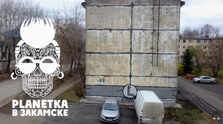 Петр Ловыгин прогулялся по улице Богдана Хмельницкого, пообщался с местными жителями, посетил кладбище, а также сравнил местные киоски с ларьками из 90-х.