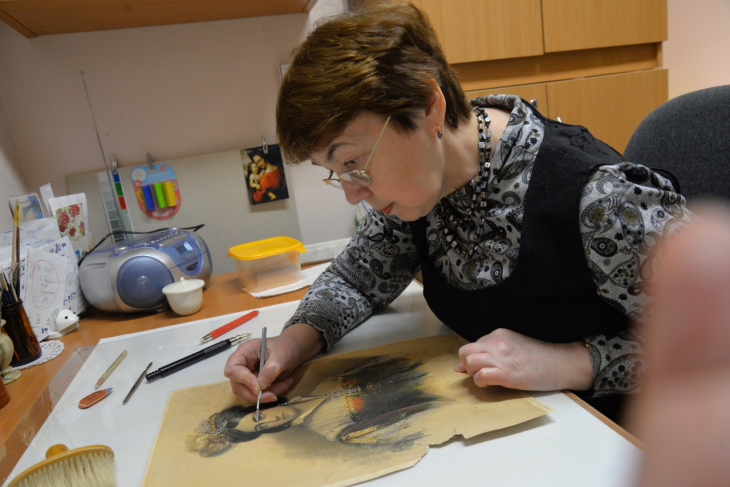 Реставратор Пермской галереи Ирина Субботина