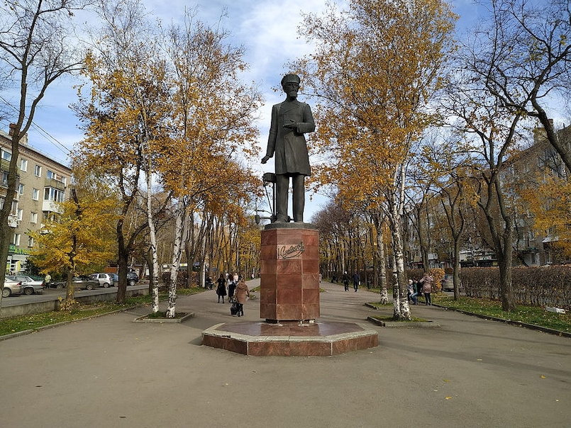 В Перми отремонтируют памятник Николаю Славянову на площади Дружбы