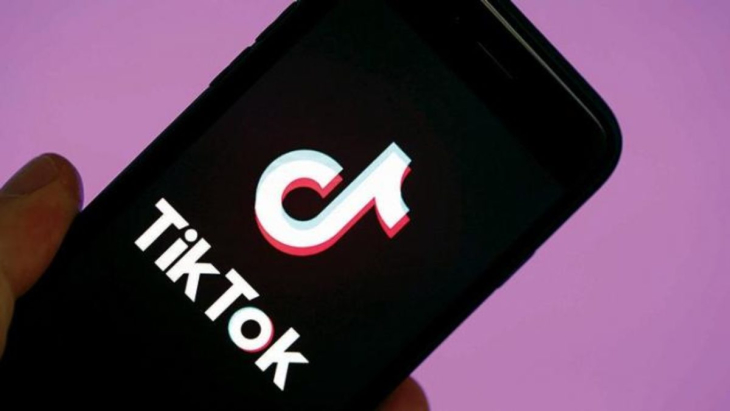 TikTok — это социальная платформа для создания и просмотра коротких видеороликов. 