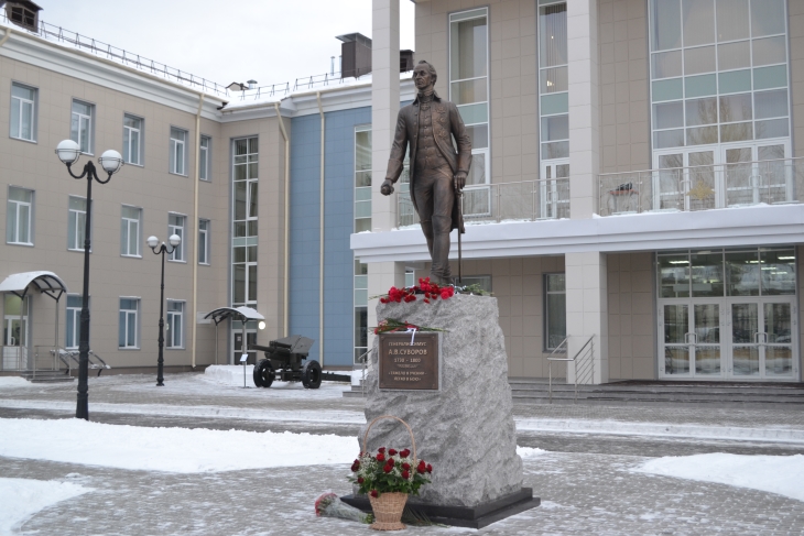 В Пермском суворовском училище открыли памятник Александру Суворову