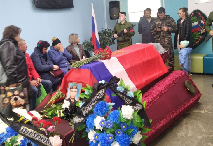 Сегодня в Чусовом простились с военнослужащим, погибшим на Украине 