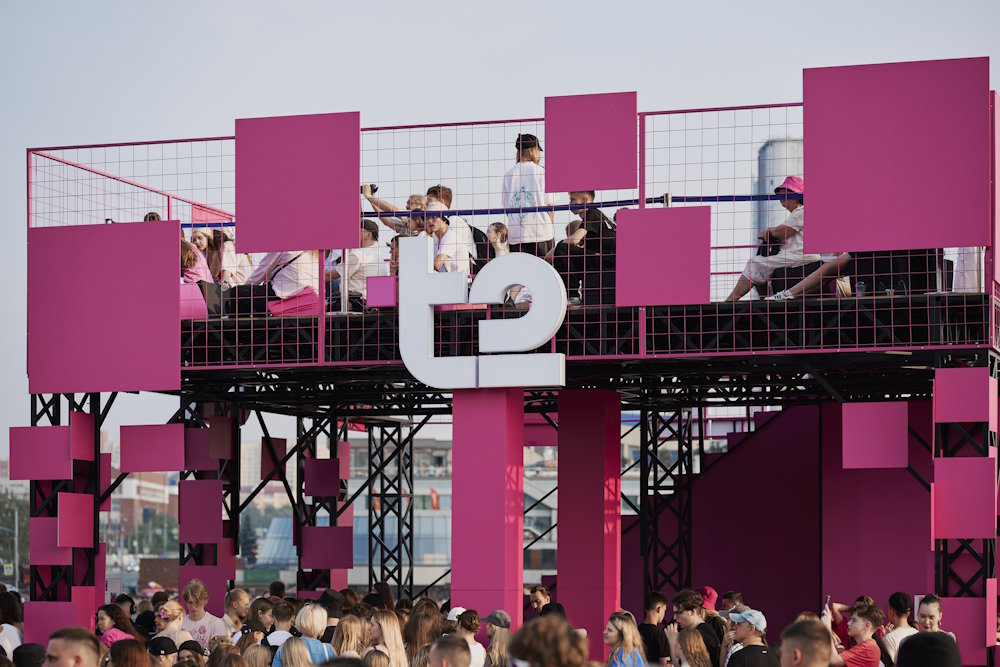 На эспланаде откроется цифровое пространство, где можно написать собственный аудиотрек и создать летнее фото в нейросети