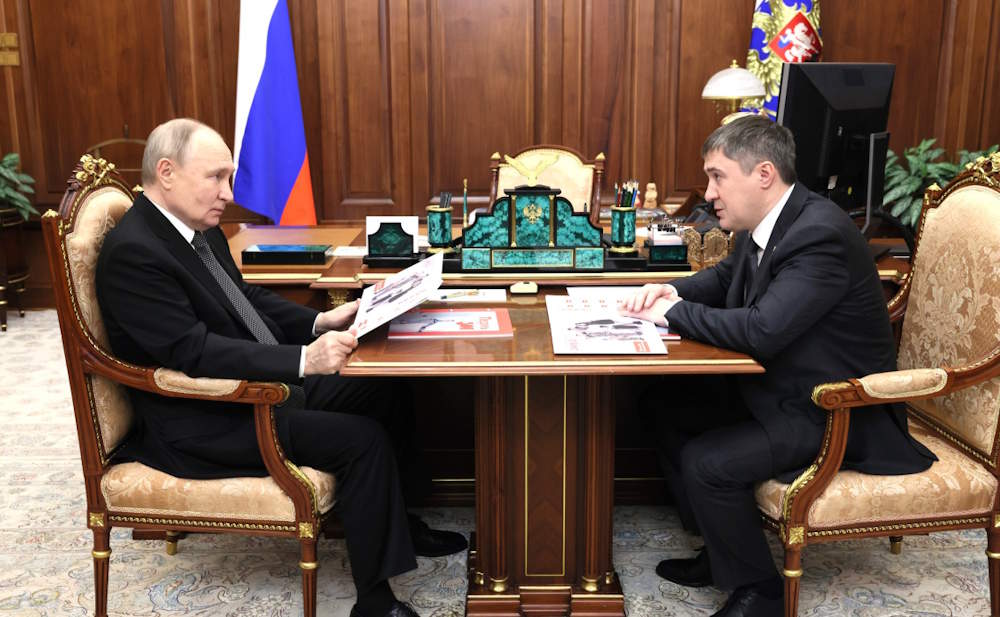 Губернатор Пермского края пообещал президенту снизить число учеников второй смены 