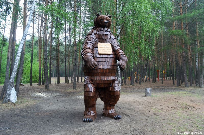 В Черняевском лесу установлена четырёхметровая скульптура медведя