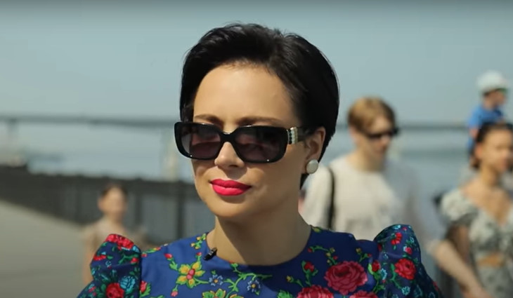 Актриса Настасья Самбурская выложила серию тревел-шоу о Перми