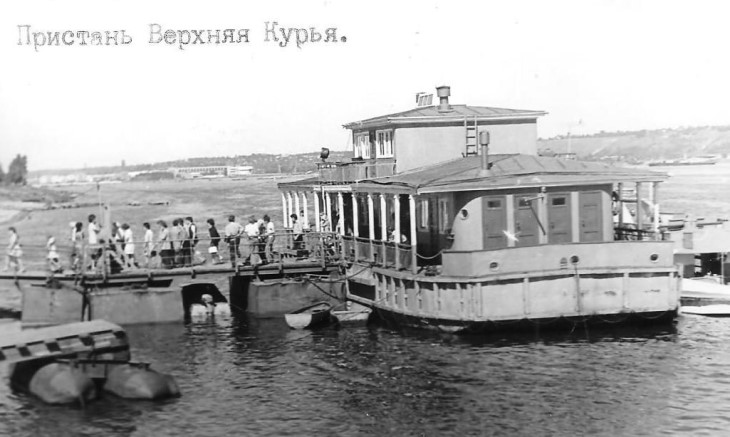 По Каме курсировал дебаркадер-кинотеатр