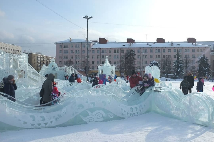 Мэр продлил работу ледового городка 