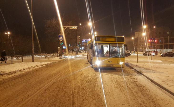 В Перми автобус сбил ребенка, переходившего дорогу на «зеленый» 