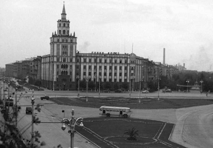 В советское время для озеленения Компроса использовали пальмы