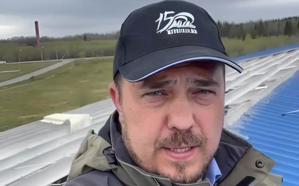 Глава Березников Казаченко записал видео с крыши пострадавшего от ветра спорткомплекса