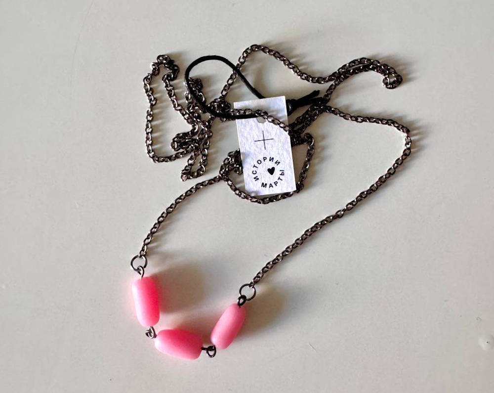 В Перми выпустили линейку аксессуаров для животных в виде сосисок и косточек