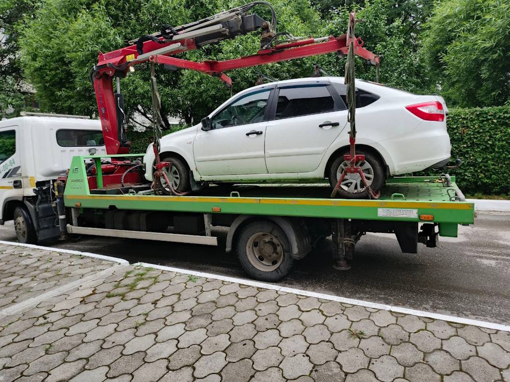 Долги за свет оставили пермяка без автомобиля