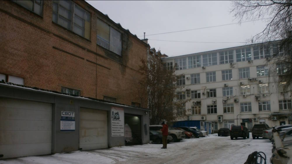 Во дворе бывшего ВКИУ снесут старый спортзал для курсантов