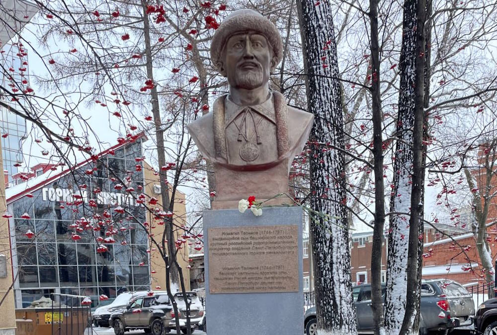 В Перми установили памятник известному российскому рудопромышленнику