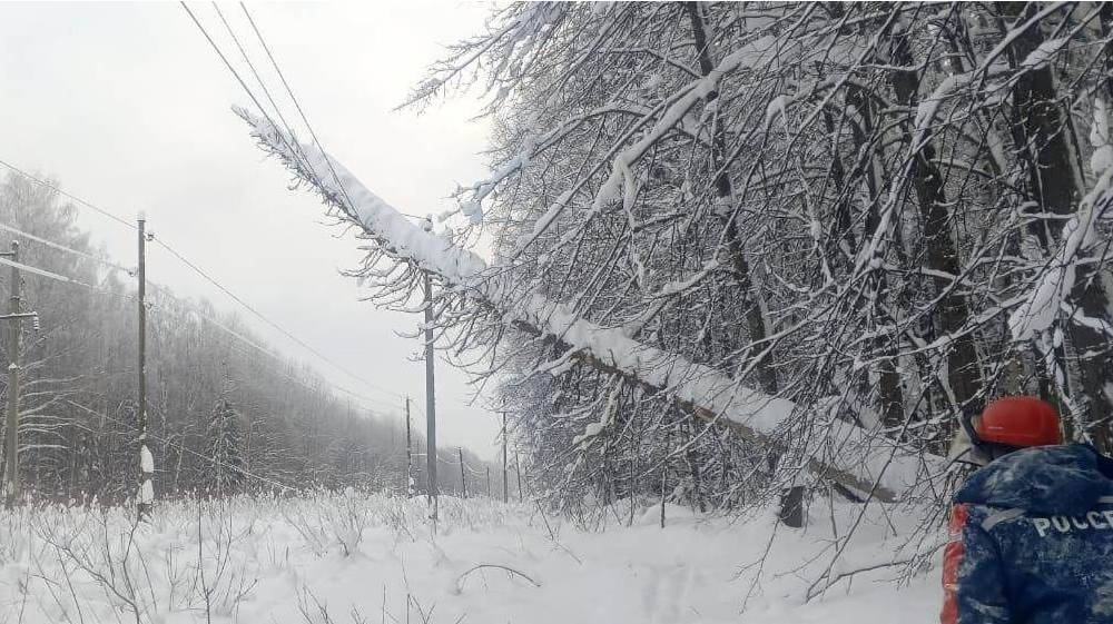 Энергетики пермского филиала «Россети Урал» активно устраняют последствия непогоды на юге Пермского края